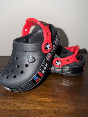CROCS Darth Vader Star Wars Size C7 child shoes Toddler Light Up NWOT